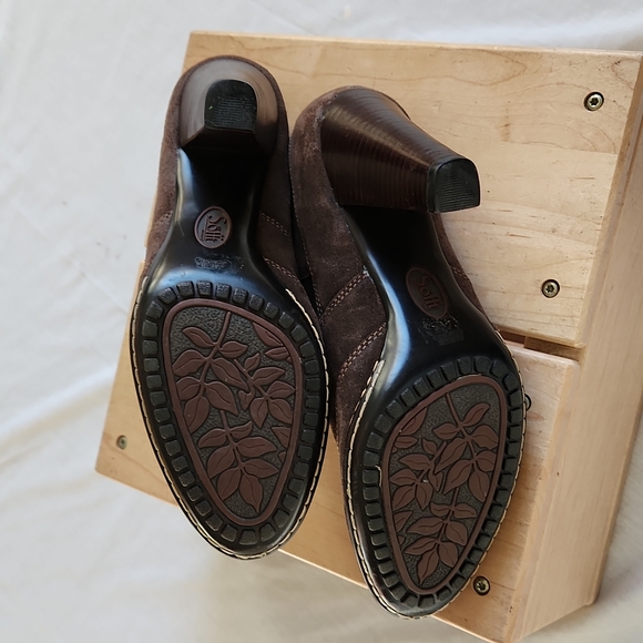 SOFFT size 8 1/2, booties, brown suede #1158 - Picture 4 of 7
